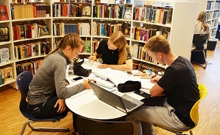 Vinstra vidaregåande skule, biblioteket